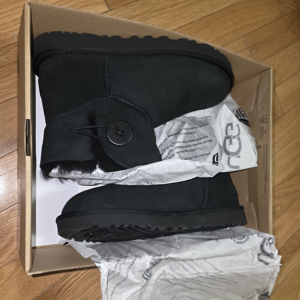 New UGG Mini Button Bailey Black Winter  Boots Plush Lining Size 7 1016422 - Picture 4 of 9